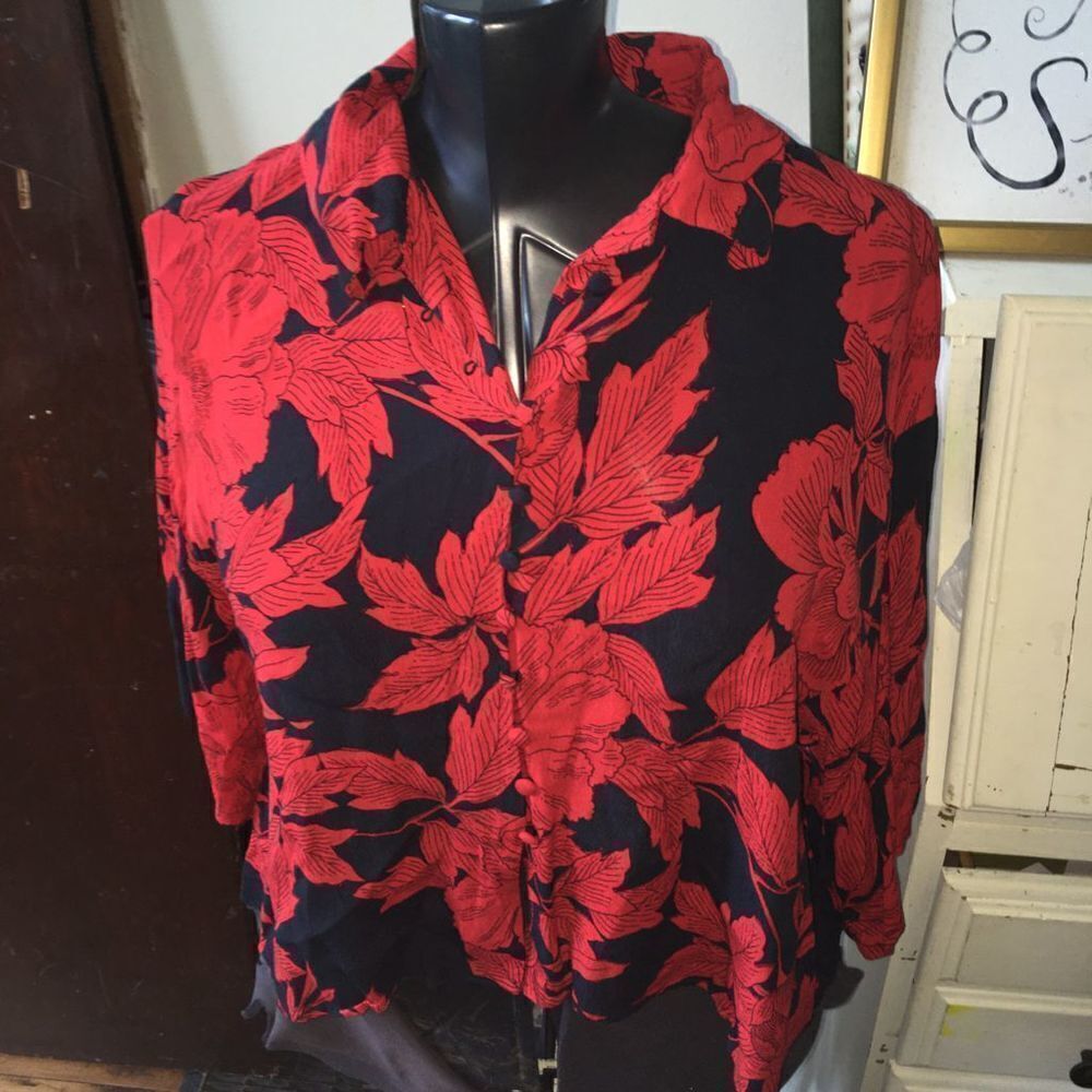 Mango red and black Hawaiian size 2 button down crop top